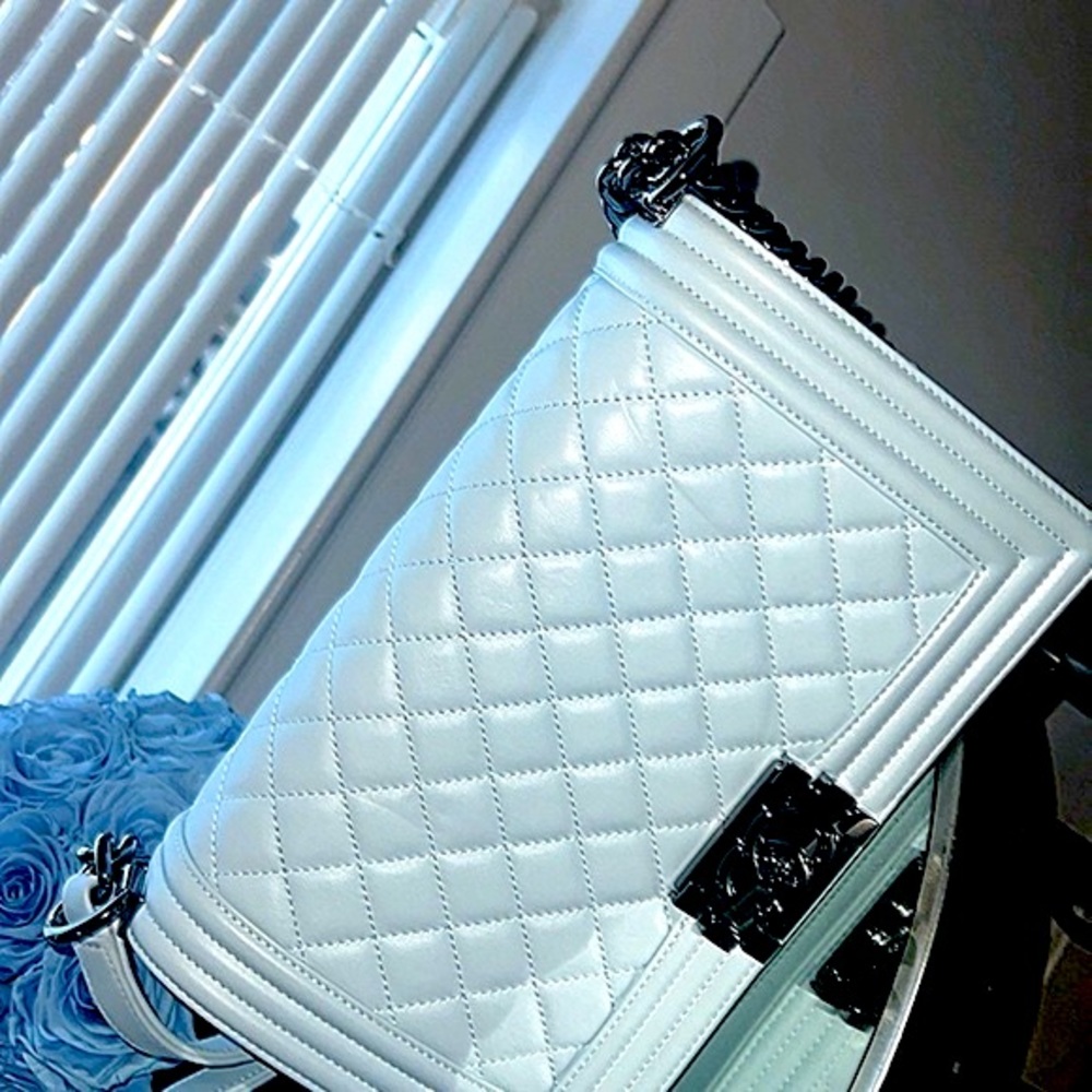 Authentic Chanel Limited Edition light Blue Calfskin Medium Boy Bag Flap. 💃🏽💯 - Picture 4 of 13